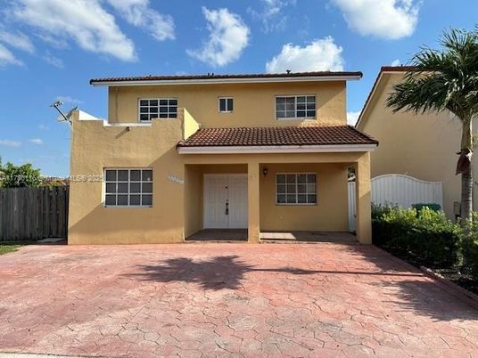 Exterior, Facade, Mediterranean
