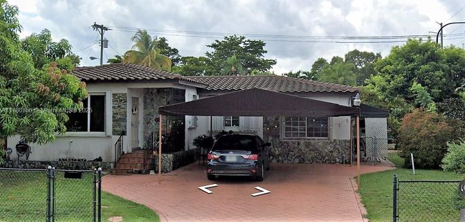 Exterior, Facade, Mediterranean