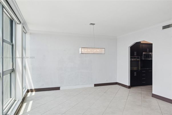 Empty room, Interior, Pendant Lights