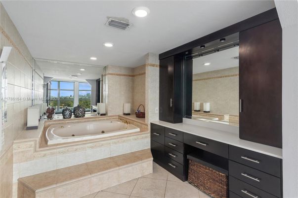 Bathroom, Interior, Recessed Lighting