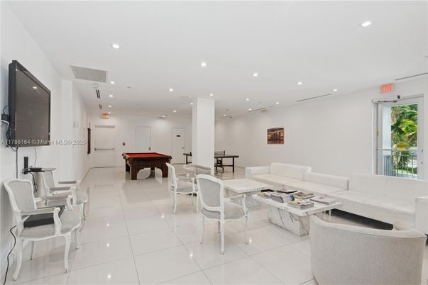 Billiard Table, Game Room, Interior, Living room, Recessed Lighting