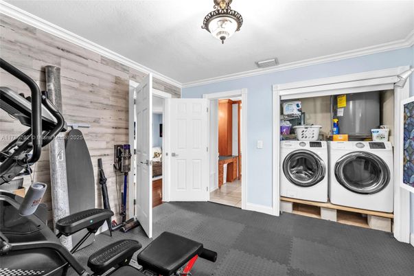 Fitness Equipment, Interior, Washer, Wooden Walls