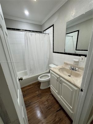 Bathroom, Interior, Recessed Lighting, Wood Texture Flooring
