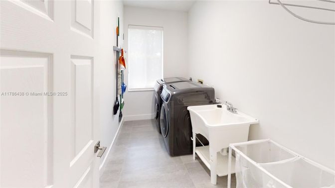 Interior, Washer