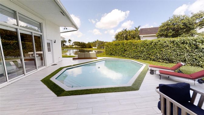 Exterior, Pool
