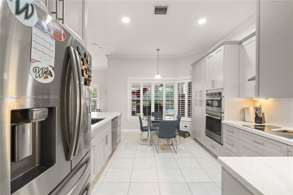 Dining room, Interior, Kitchen, Pendant Lights, Recessed Lighting, Stainless Steel Appliances