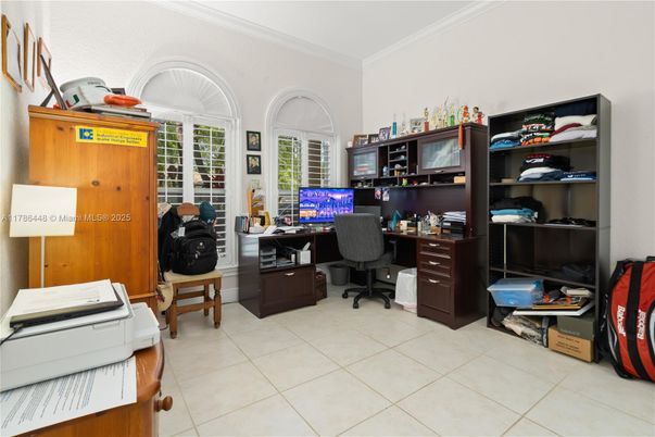 Home Office, Interior