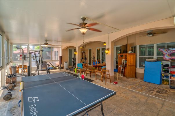 Game Room, Interior