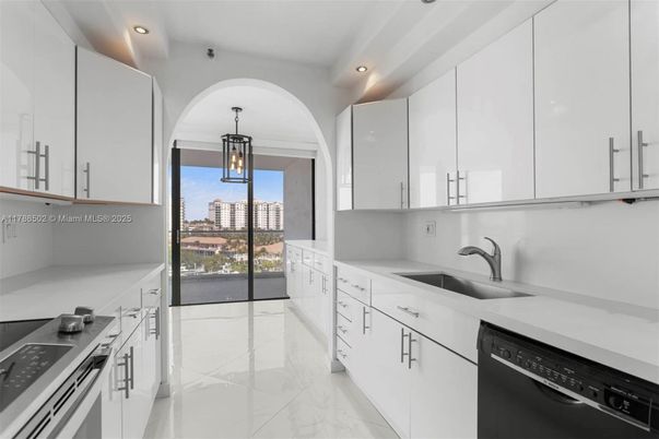 Interior, Kitchen, Marble, Pendant Lights, Recessed Lighting