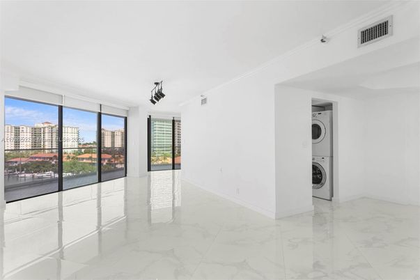 Interior, Marble, Utility Closets, Washer