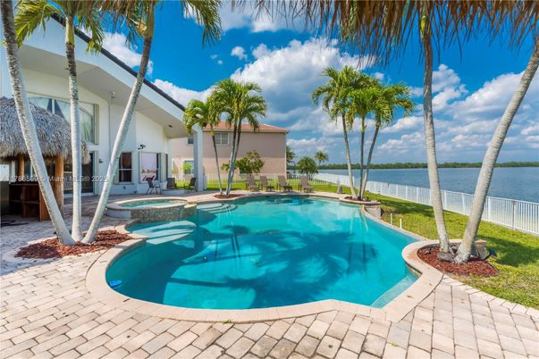Exterior, Pool, Water