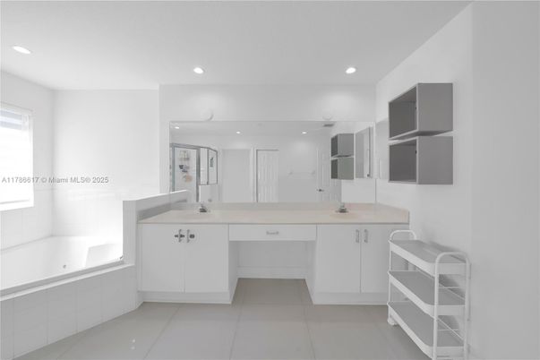 Bathroom, Dual Sink Vanities, Interior, Recessed Lighting