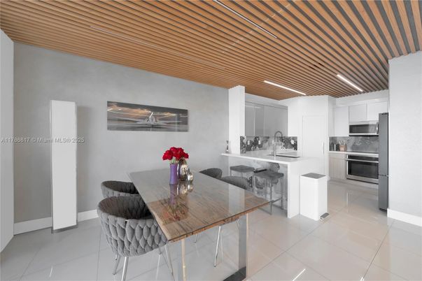 Dining room, Interior, Kitchen, Recessed Lighting, Stainless Steel Appliances