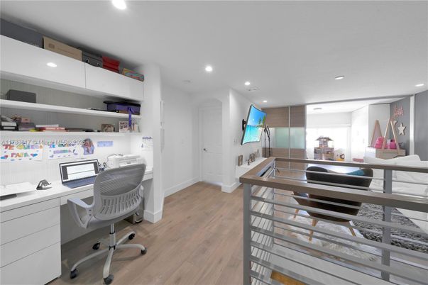 Home Office, Interior, Recessed Lighting, Wood Texture Flooring