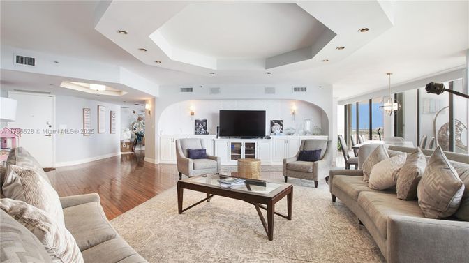 Dining room, Interior, Living room, Pendant Lights, Recessed Lighting, Wood Texture Flooring