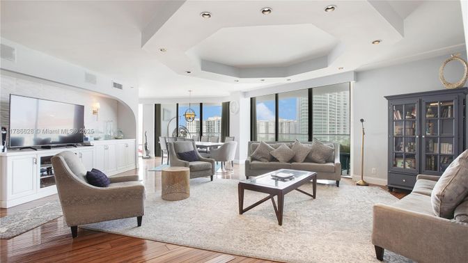 Dining room, Interior, Living room, Pendant Lights, Recessed Lighting, Wood Texture Flooring