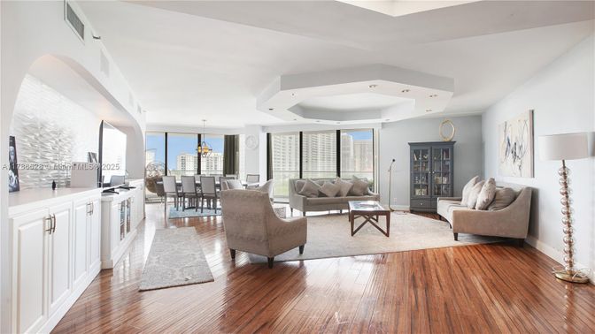 Dining room, Interior, Living room, Pendant Lights, Recessed Lighting, Wood Texture Flooring