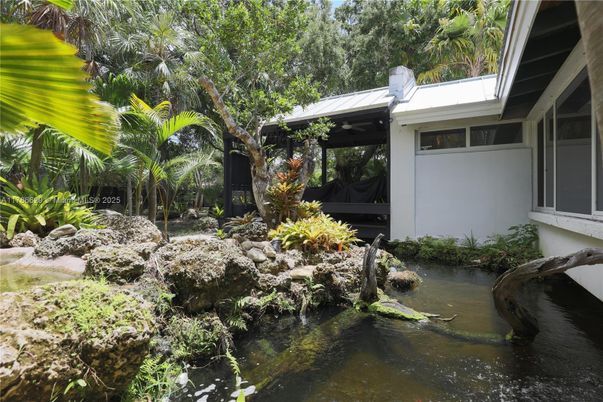 Exterior, Lake