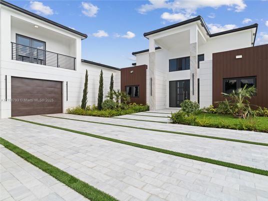 Attached, Exterior, Facade, Modern