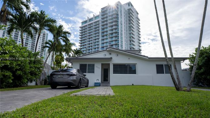 Exterior, Facade, Condo Building