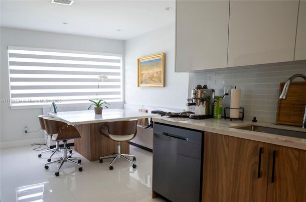Dining room, Interior, Kitchen, Recessed Lighting
