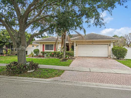 Attached, Exterior, Facade, Ranch