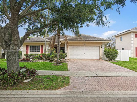 Attached, Exterior, Facade, Ranch
