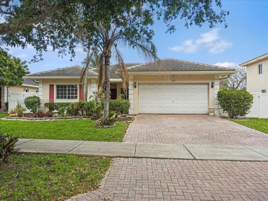 Attached, Exterior, Facade, Ranch