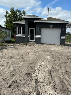 Attached, Backyard, Exterior, Facade, Modern