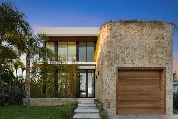 Attached, Exterior, Facade, Modern