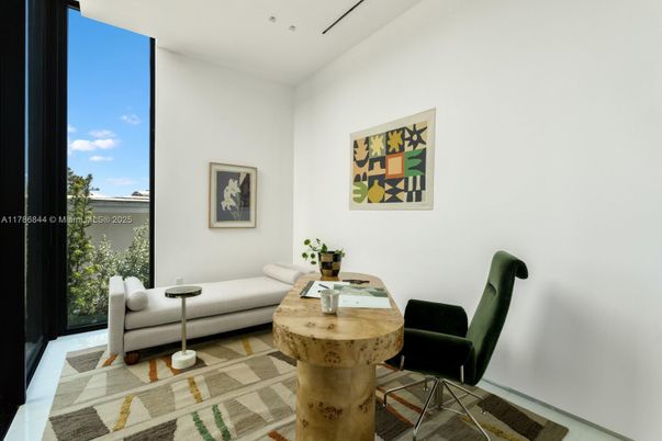 Home Office, Interior