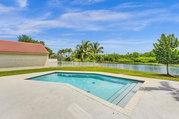 Exterior, Pool, Water