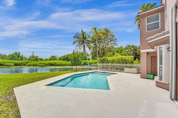 Exterior, Pool, Water