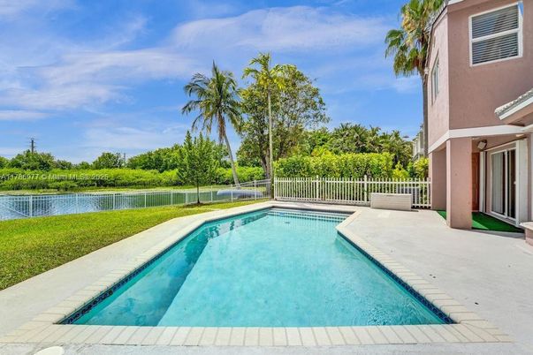 Exterior, Pool, Water