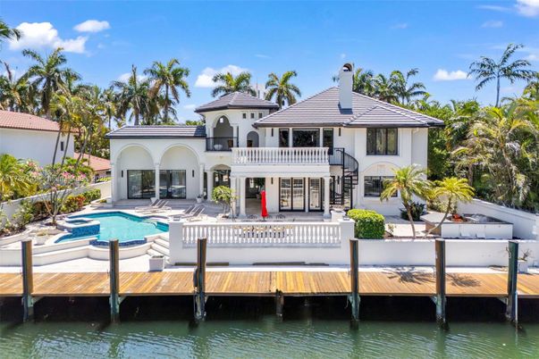 Exterior, Lake, Pool