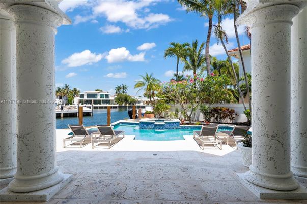Exterior, Pool, Water
