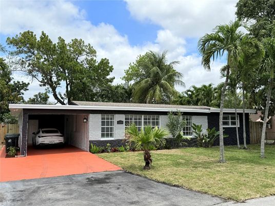Backyard, Exterior, Facade, Ranch