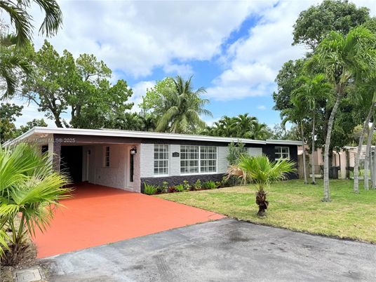 Backyard, Exterior, Facade, Ranch