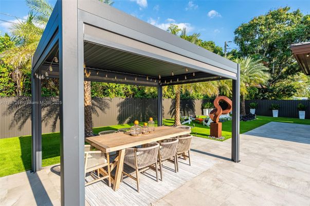 Backyard, Exterior
