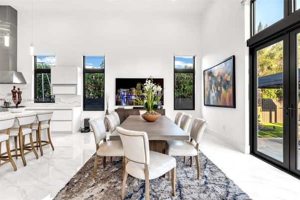 Dining room, Interior, Kitchen, Marble, Pendant Lights