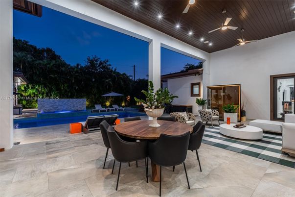 Exterior, Pool, Recessed Lighting