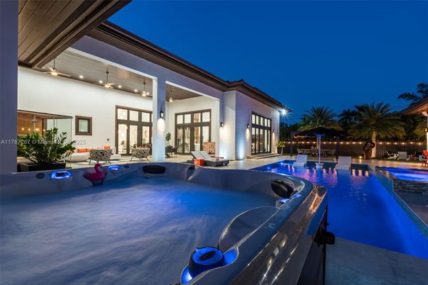 Exterior, Hot Tub, Pool