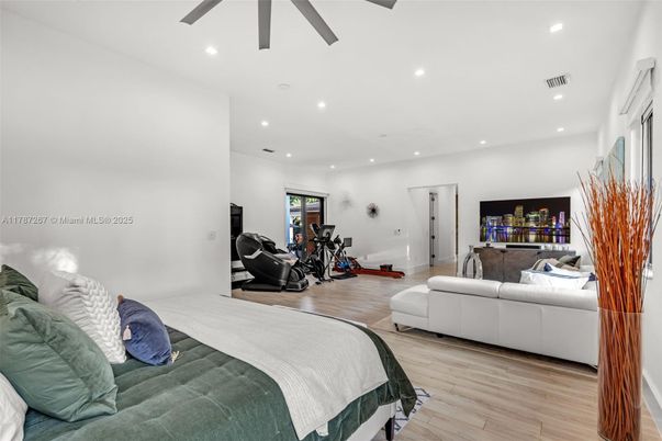 Bedroom, Fitness Equipment, Interior, Recessed Lighting, Wood Texture Flooring