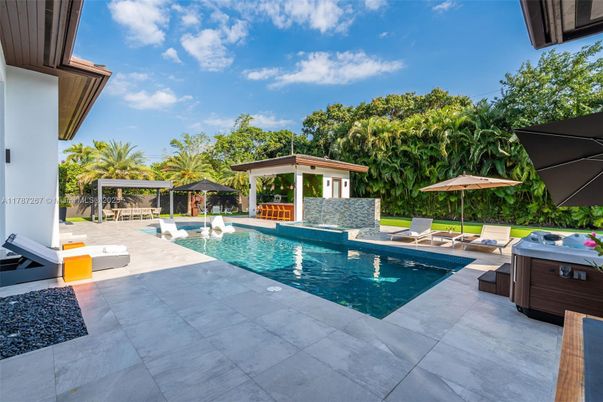Exterior, Hot Tub, Pool