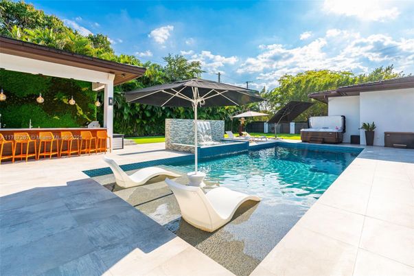 Exterior, Hot Tub, Pool