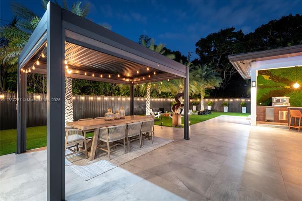 Backyard, Exterior