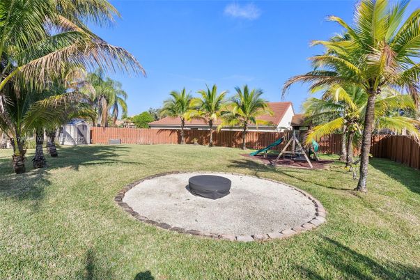 Backyard, Exterior, Playground