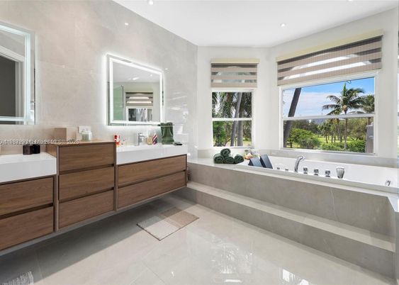 Bathroom, Interior, Recessed Lighting