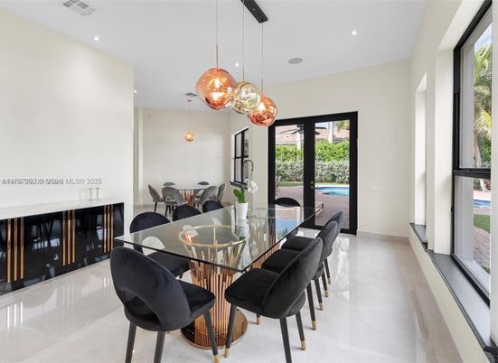Dining room, Interior, Pendant Lights, Recessed Lighting