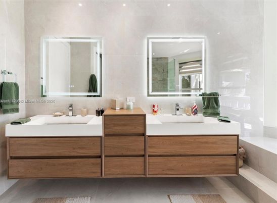 Bathroom, Dual Sink Vanities, Interior, Recessed Lighting